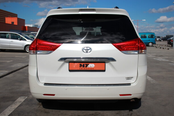 Toyota Sienna III (XL30), 7 мест, 2013 г.