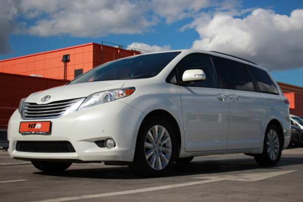 Toyota Sienna III (XL30), 7 мест, 2013 г.