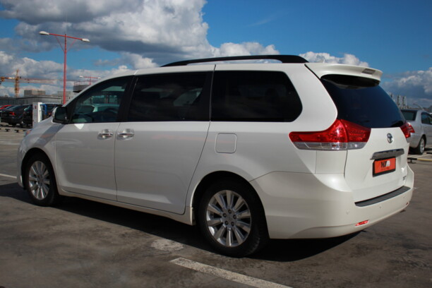 Toyota Sienna III (XL30), 7 мест, 2013 г.
