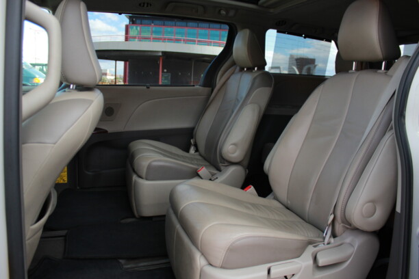Toyota Sienna III (XL30), 7 мест, 2013 г.