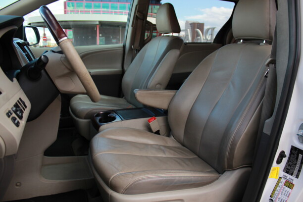 Toyota Sienna III (XL30), 7 мест, 2013 г.