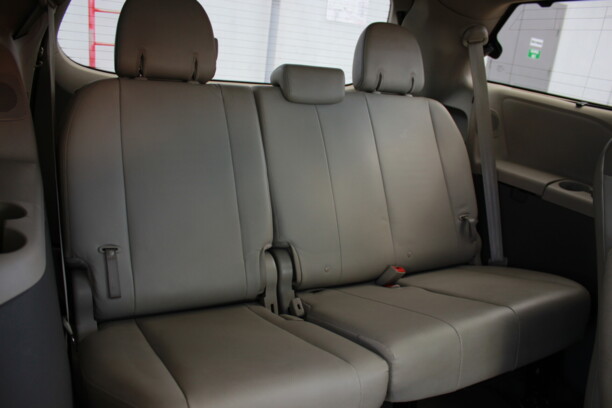 Toyota Sienna III (XL30), 7 мест, 2013 г.