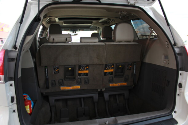 Toyota Sienna III (XL30), 7 мест, 2013 г.