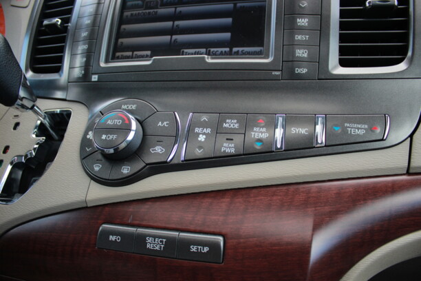 Toyota Sienna III (XL30), 7 мест, 2013 г.