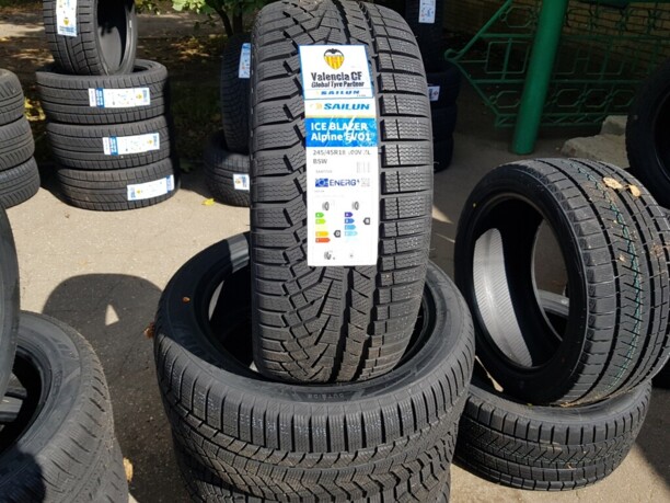Легковые шины Sailun Ice Blazer Alpine Evo 1 100V 245/45 R18 2 шт.