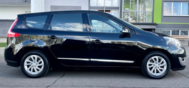 Renault Grand Scenic III · 2-й рестайлинг, 7 мест, 2013 г.