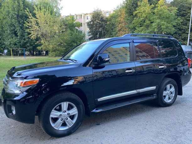 Toyota Land Cruiser J200 · Рестайлинг, 7 мест, 2013 г.