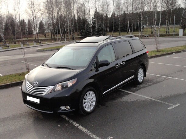 Toyota Sienna III (XL30), 7 мест, 2011 г.