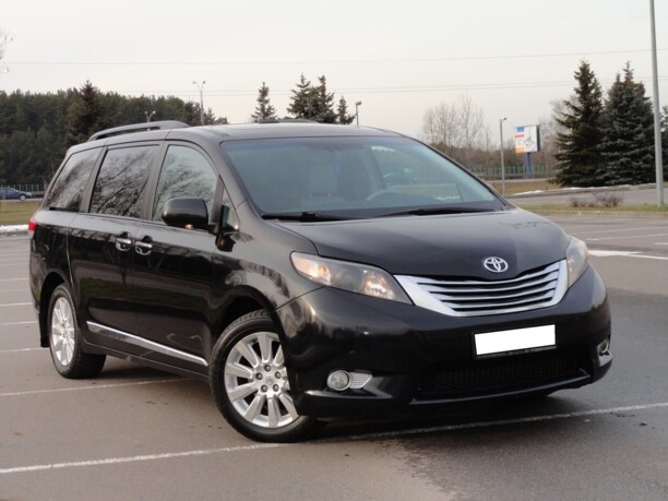 Toyota Sienna III (XL30), 7 мест, 2011 г.