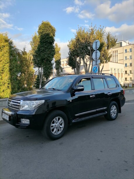 Toyota Land Cruiser J200, 7 мест, 2011 г.
