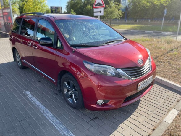 Toyota Sienna III (XL30), 7 мест, 2010 г.