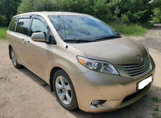 Toyota Sienna III (XL30), 7 мест, 2010 г.
