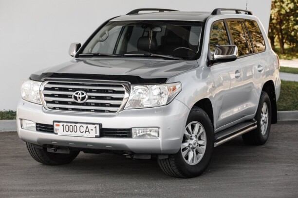Toyota Land Cruiser J200, 7 мест, 2008 г.