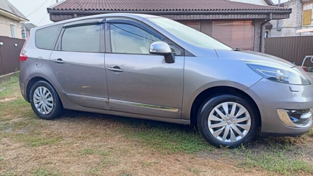 Renault Grand Scenic III · Рестайлинг, 7 мест, 2012 г.
