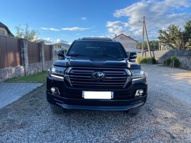 Toyota Land Cruiser J200 · 2-й рестайлинг, 7 мест, 2018 г.