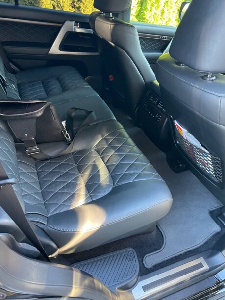 Toyota Land Cruiser J200 · 2-й рестайлинг, 7 мест, 2018 г.