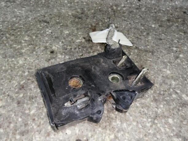 Замок правой передней двери для Audi 80 B4 1991 - 1996