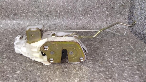 Замок левой передней двери для Mitsubishi Colt V 1995 - 2003