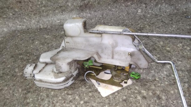 Замок правой передней двери для Mitsubishi Colt V 1995 - 2003