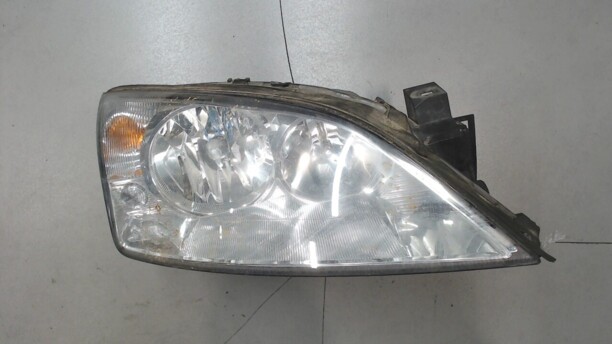 Фара передняя для Ford Mondeo III 2000 - 2003