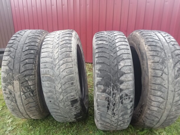 Легковые шины Bridgestone 235/65 R17 4 шт.