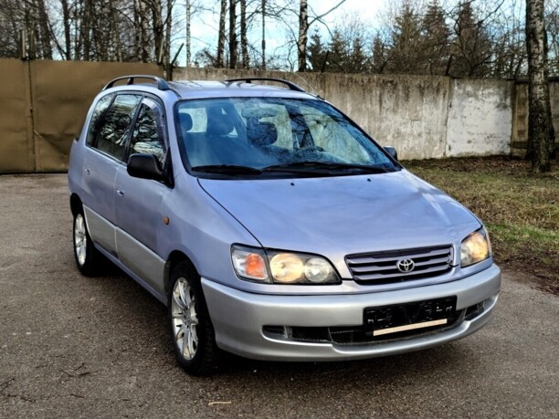 Toyota Picnic I, 7 мест, 1997 г.