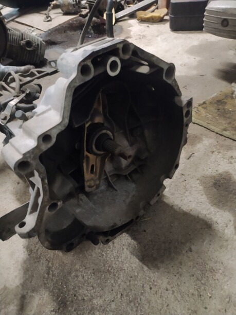 Механическая коробка переключения передач в сборе для Audi 80 B3 1986 - 1991