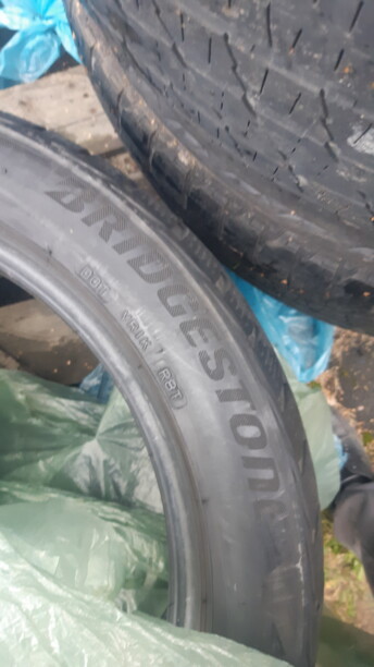 Легковые шины Bridgestone BLIZZAK LM-32 245/45 R18 4 шт.