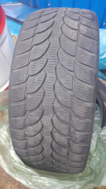 Легковые шины Bridgestone BLIZZAK LM-32 245/45 R18 4 шт.