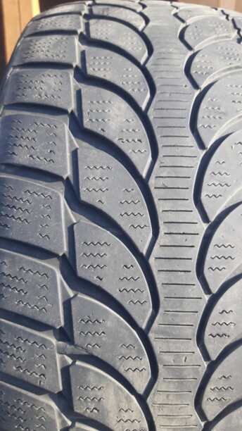 Легковые шины Bridgestone BLIZZAK LM-32 245/45 R18 4 шт.