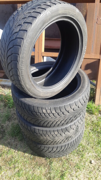 Легковые шины Bridgestone BLIZZAK LM-32 245/45 R18 4 шт.