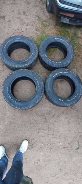 Легковые шины BF Goodrich 245/65 R17 4 шт.