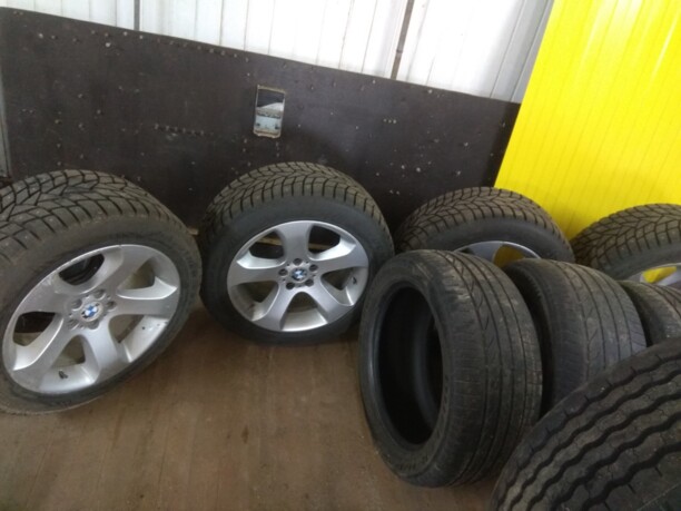 Легковые шины Dunlop 285/45 R19 4 шт.