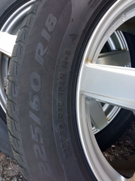Легковые шины Pirelli 225/60 R18 4 шт.