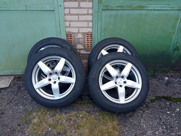 Легковые шины Pirelli 225/60 R18 4 шт.