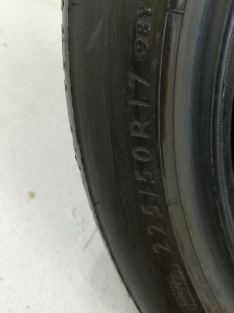 Легковые шины Dunlop 225/50 R17 2 шт.