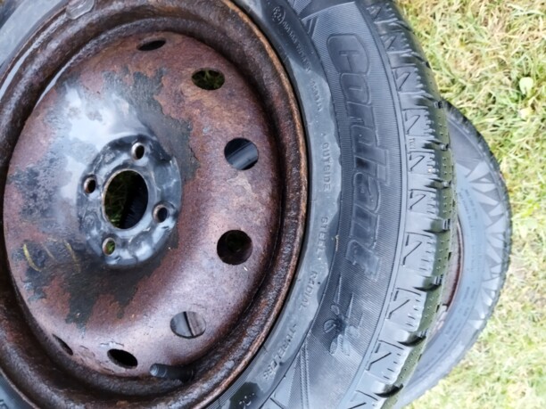 Легковые шины Nokian 195/65 R15 4 шт.
