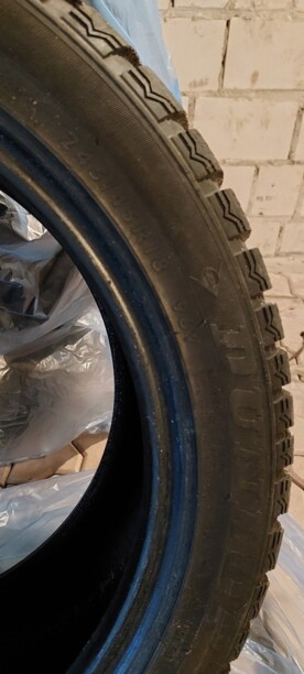Легковые шины Dunlop 245/45 R18 4 шт.