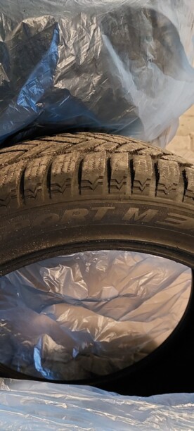 Легковые шины Dunlop 245/45 R18 4 шт.