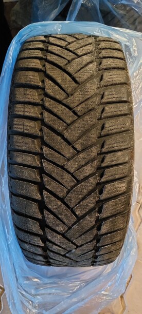 Легковые шины Dunlop 245/45 R18 4 шт.