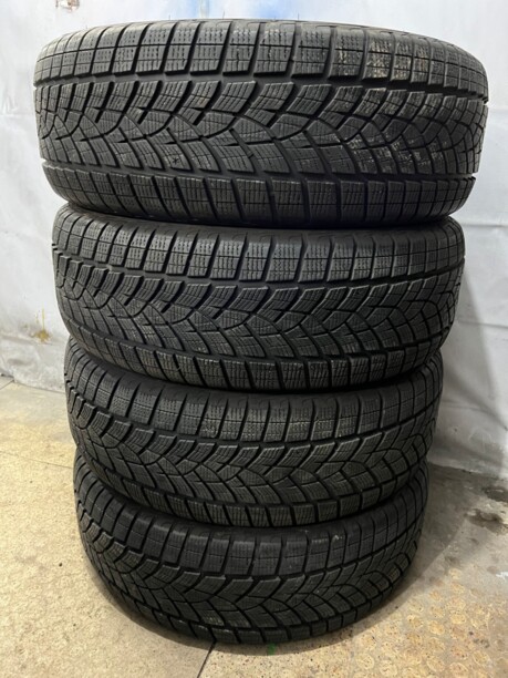 Легковые шины GoodYear Goodyear UltraGrip SUV 225/55 R19 4 шт.