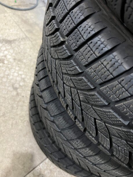 Легковые шины GoodYear Goodyear UltraGrip SUV 225/55 R19 4 шт.