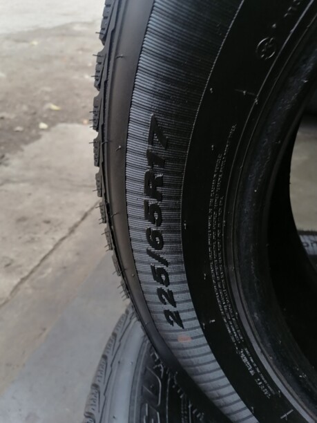 Легковые шины Nexen 225/65 R17 2 шт.