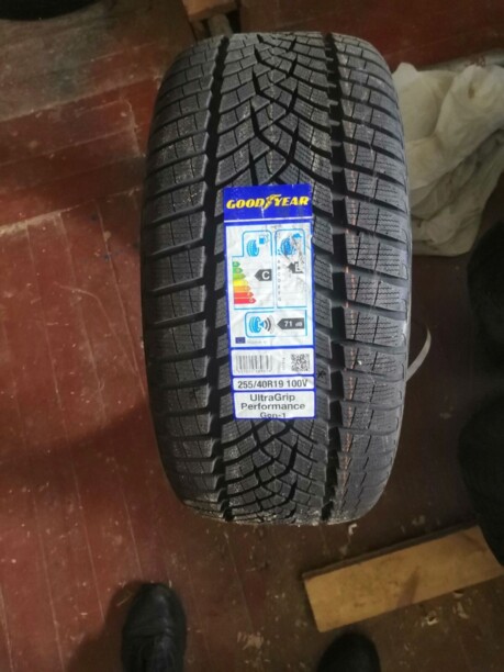 Легковые шины GoodYear UltraGrip Performance Gen-1 255/40 R19 1 шт.