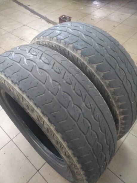 Легковые шины Kumho 235/65 R17 2 шт.