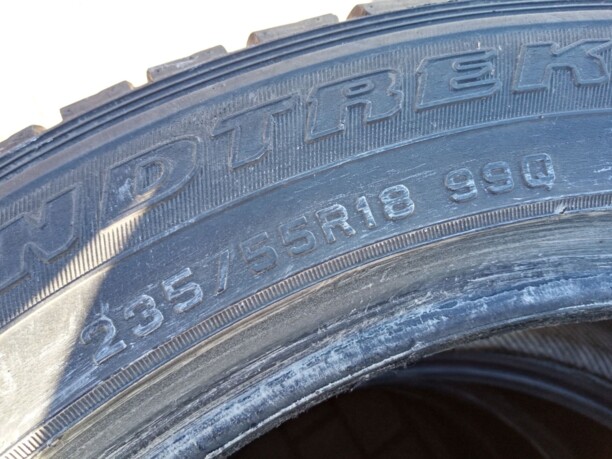 Легковые шины Dunlop 235/55 R18 4 шт.