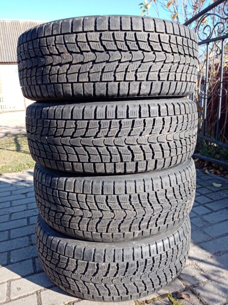 Легковые шины Dunlop 235/55 R18 4 шт.