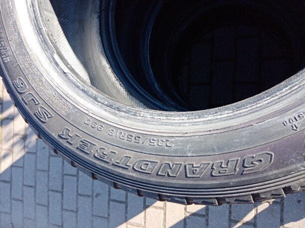 Легковые шины Dunlop 235/55 R18 4 шт.