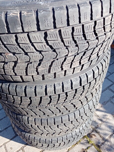 Легковые шины Dunlop 235/55 R18 4 шт.