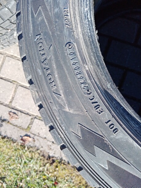 Легковые шины Dunlop 235/55 R18 4 шт.